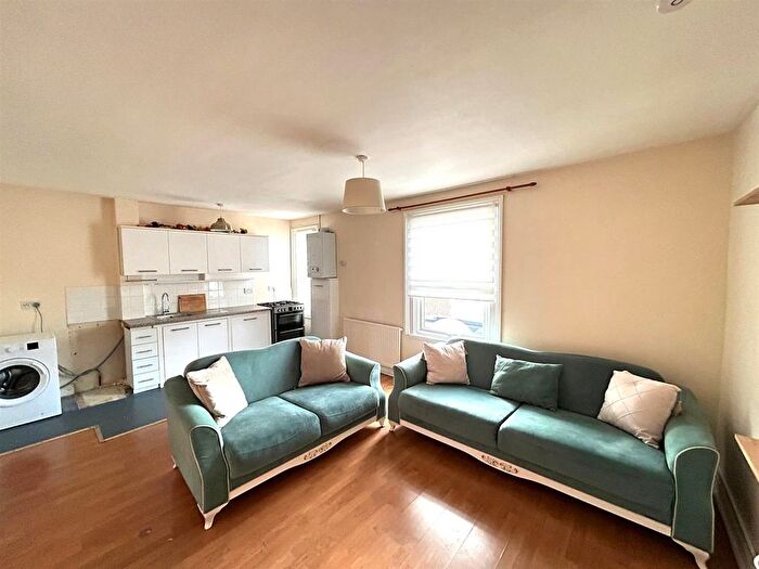 2 Bedroom Flat To Rent In Southbury Road, Enfield, EN1