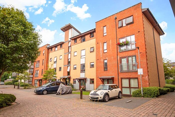 1 Bedroom Flat For Sale In Commonwealth Drive, Rampling Court Commonwealth Drive, RH10
