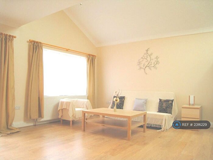 1 Bedroom Flat To Rent In Queens Road, London, E11