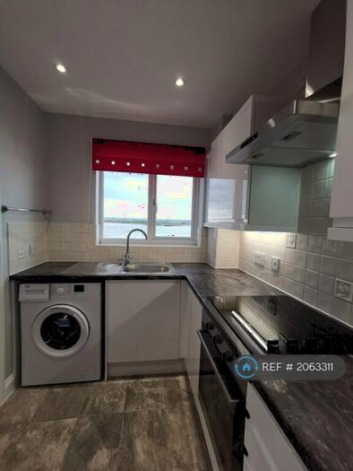 2 Bedroom Flat To Rent In Worthing Close, Grays, RM17