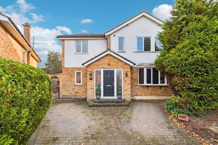 4 Bedroom Detached House For Sale In Ashlyn Close, Bushey, WD23