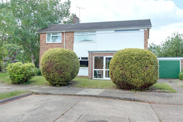 4 Bedroom Detached House For Sale In Danvers Croft, Tring, HP23