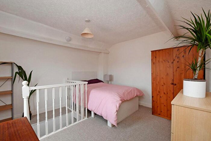 4 Bedroom House To Rent In Hands Road, Crookesmoor, S10