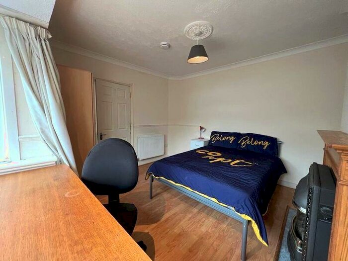 4 Bedroom Terraced House To Rent In Bevendean Crescent, Brighton, BN2