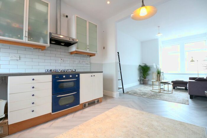 3 Bedroom Flat To Rent In Minet Avenue, Harlesden, London, NW10