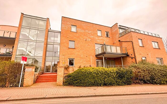 3 Bedroom Flat To Rent In Dryburgh Road, London, SW15