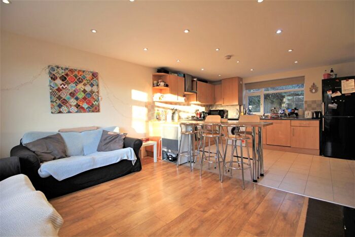 5 Bedroom Semi-Detached House To Rent In Chace Avenue, Potters Bar, EN6