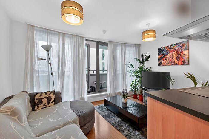 1 Bedroom Flat For Sale In Hardwicks Square, Wandsworth Park, SW18