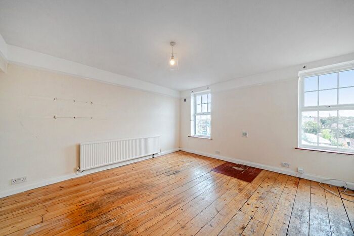 2 Bedroom Flat For Sale In Upper Richmond Road, London, London, SW15