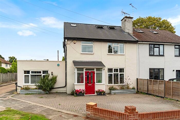 3 Bedroom Semi Detached House For Sale In Hanworth Road, Hampton, TW12