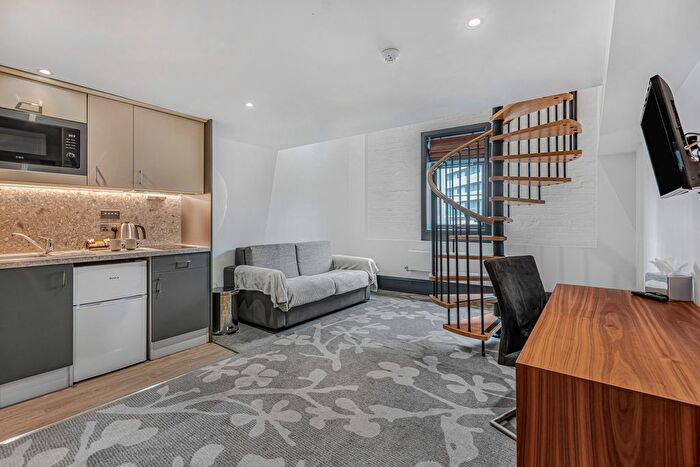 1 Bedroom Flat To Rent In Mezzanine Apartments, The Ainscow Manchester, Trinity Way, Salford, Manchester, M3