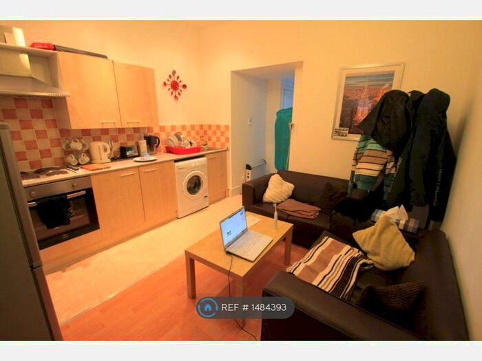 1 Bedroom Flat To Rent In Longcross Street, Cardiff, CF24