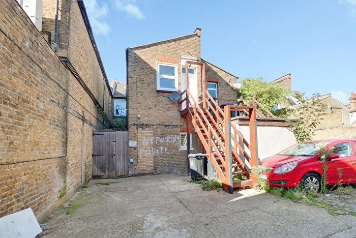 2 Bedroom Flat To Rent In Hamlet Court Road, Westcliff-On-Sea, SS0