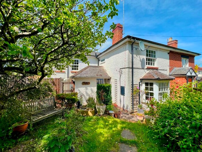 3 Bedroom Semi-Detached House To Rent In Droitwich Road, Fernhill Heath, Worcester, WR3