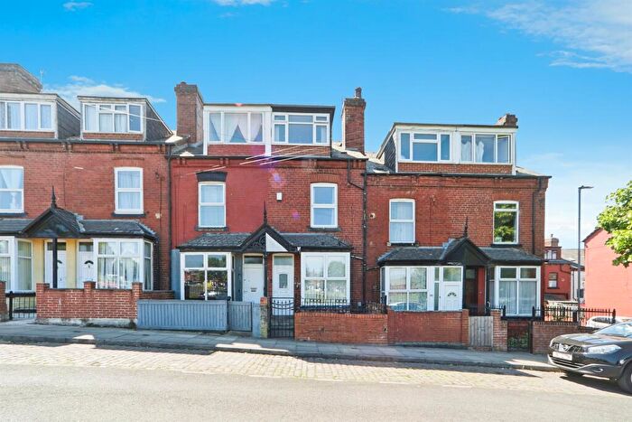 4 Bedroom Terraced House For Sale In Elford Place East, Leeds, LS8