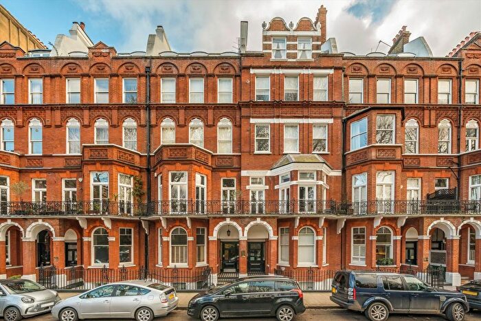 1 Bedroom Flat To Rent In Barkston Gardens, Earls Court, SW5