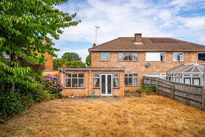 3 Bedroom Semi-Detached House For Sale In Orchard Drive, Park Street, St. Albans, Hertfordshire, AL2