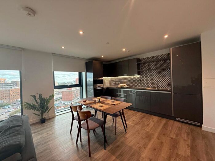 3 Bedroom Flat To Rent In The Helm, Holdenhurst Road, Bournemouth, BH8