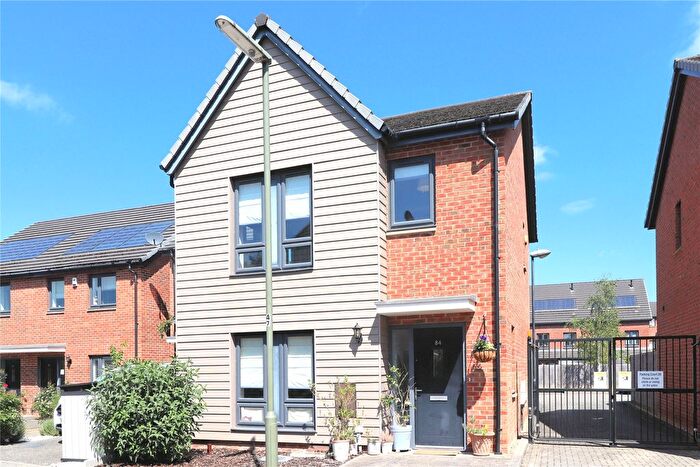 3 Bedroom Link Detached House For Sale In Woking, Surrey, GU22