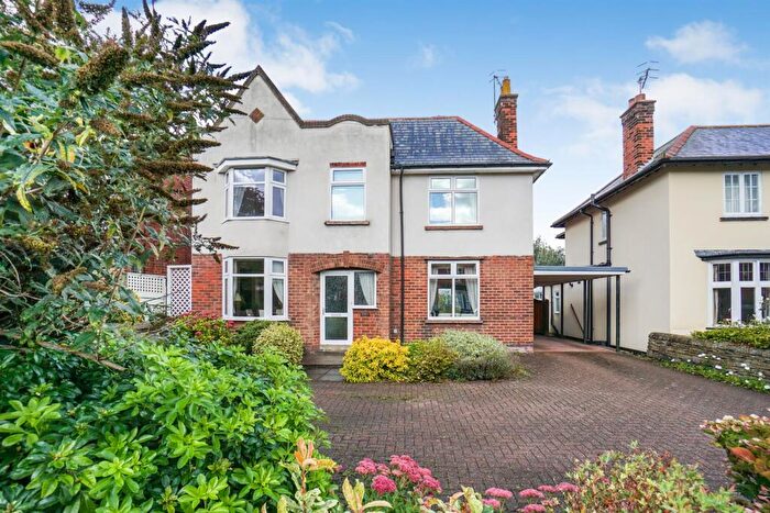 4 Bedroom Detached House For Sale In Chatsworth Road, Chesterfield, S40