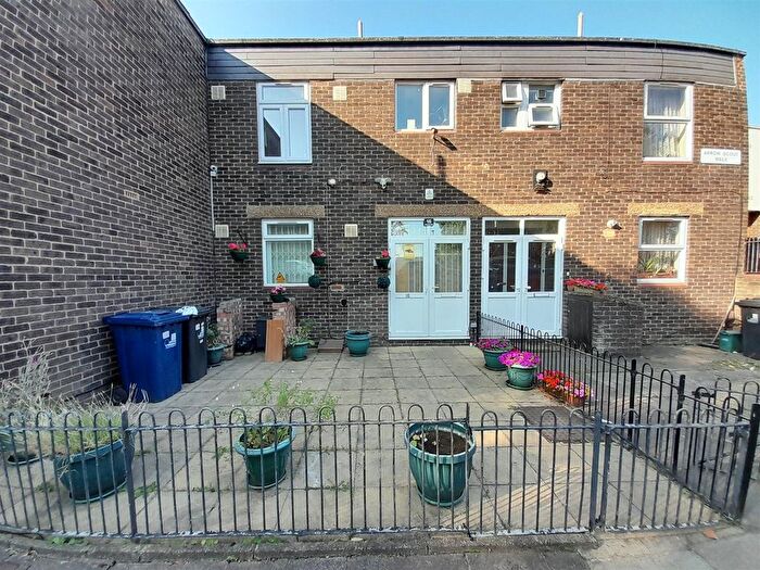 5 Bedroom Terraced House For Sale In Arrowscout Walk, Northolt, UB5