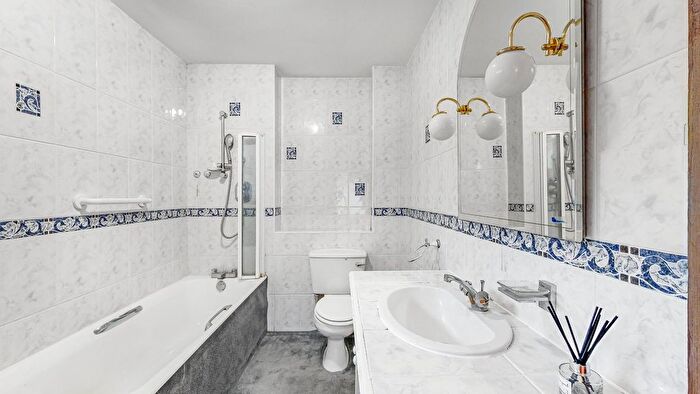 2 Bedroom Flat For Sale In London Road, Stanmore, HA7
