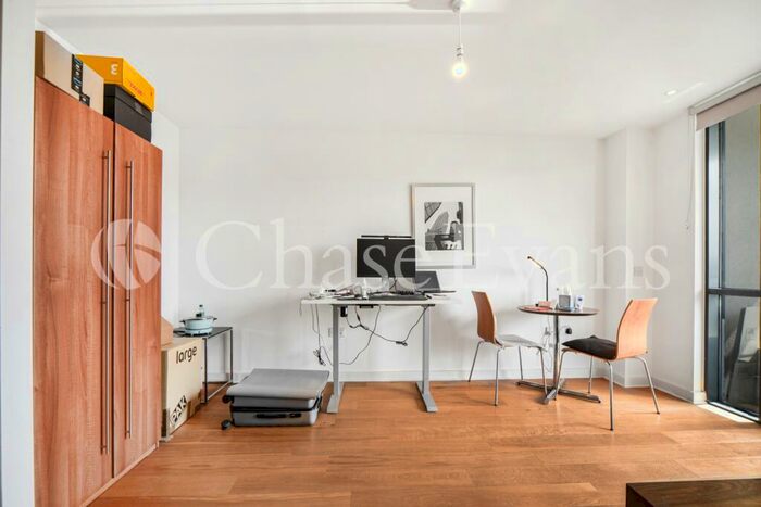 Flat For Sale In Forge Square, Isle Of Dogs, London, E14