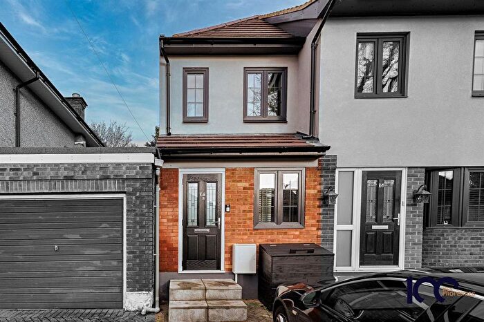2 Bedroom End Of Terrace House For Sale In Victoria Avenue, Romford, RM5