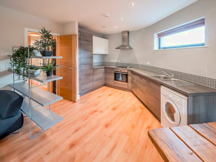 2 Bedroom Apartment To Rent In Apt :: Burgess House, M4