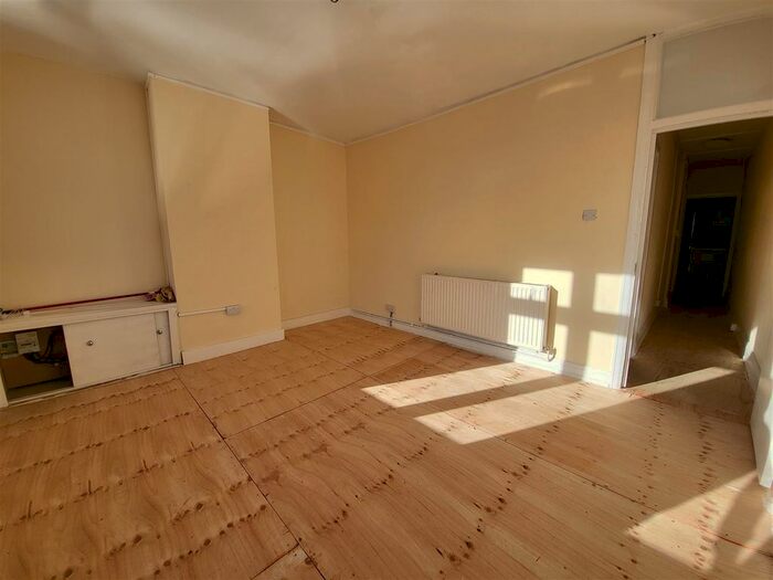 1 Bedroom Flat To Rent In Wellington Parade, Blackfen Road, Blackfen, Sidcup, DA15