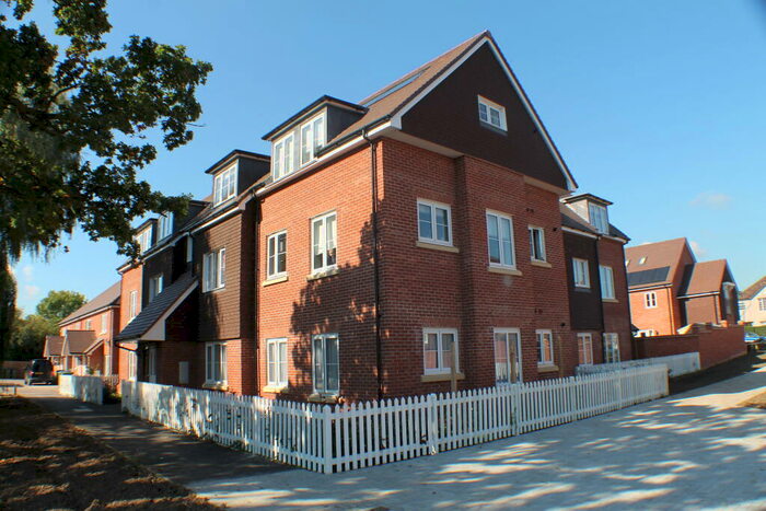 2 Bedroom Apartment To Rent In Oak Tree Gardens, New Eltham, SE9