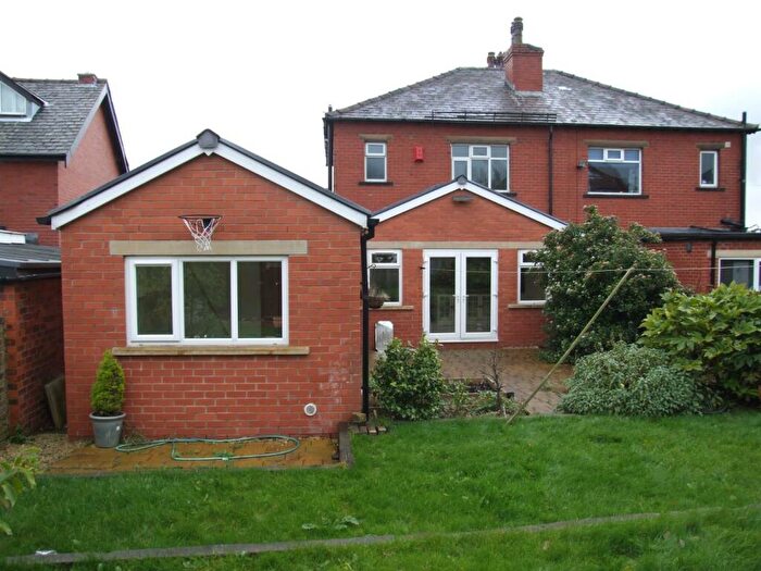 3 Bedroom Semi-Detached House To Rent In Dudwell Lane, Skircoat Green, Halifax, HX3