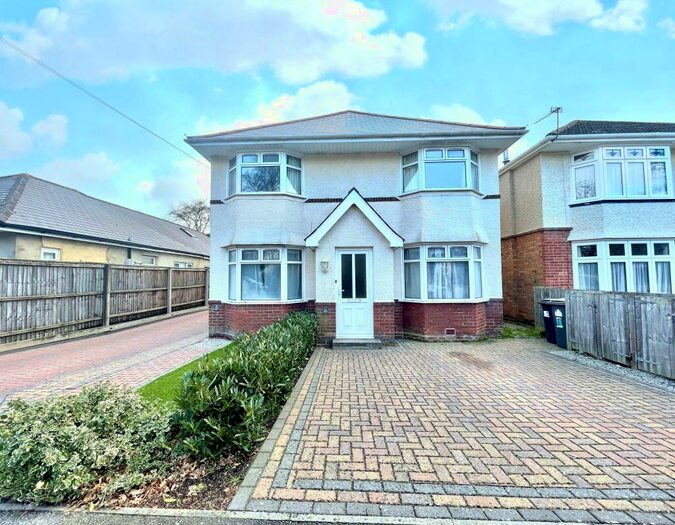 2 Bedroom Flat To Rent In Redhill Drive, Bournemouth, BH10