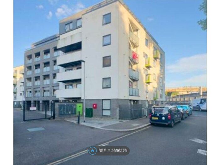 2 Bedroom Flat To Rent In Prioress House, Barking, IG11