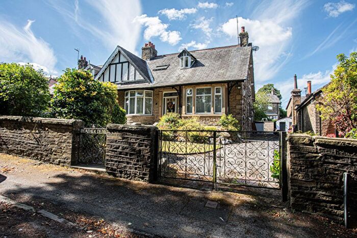 3 Bedroom Semi Detached House For Sale In Brant Avenue, Halifax, HX2