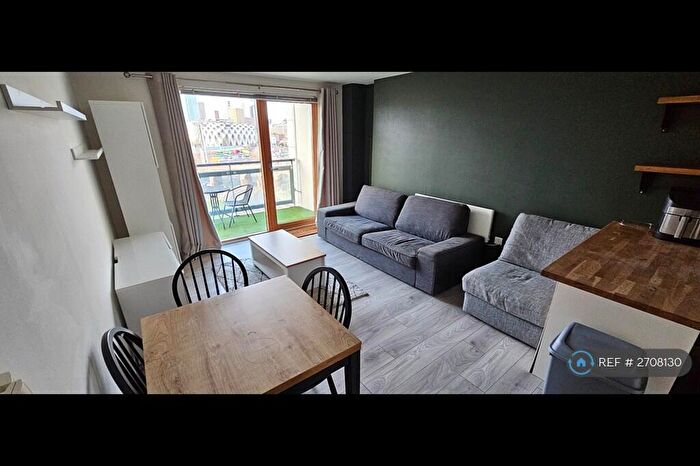 2 Bedroom Flat To Rent In The Gateway North, Leeds, LS9