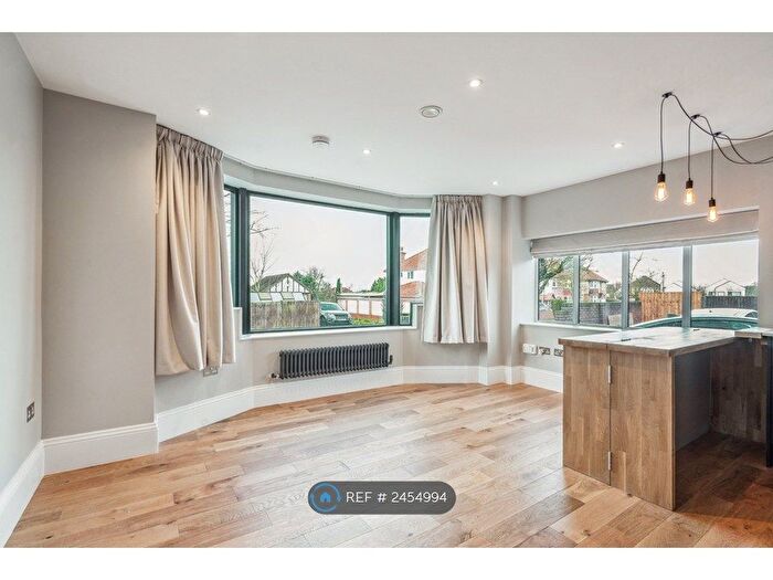 1 Bedroom Flat To Rent In Gidar House, Uxbridge, UB10