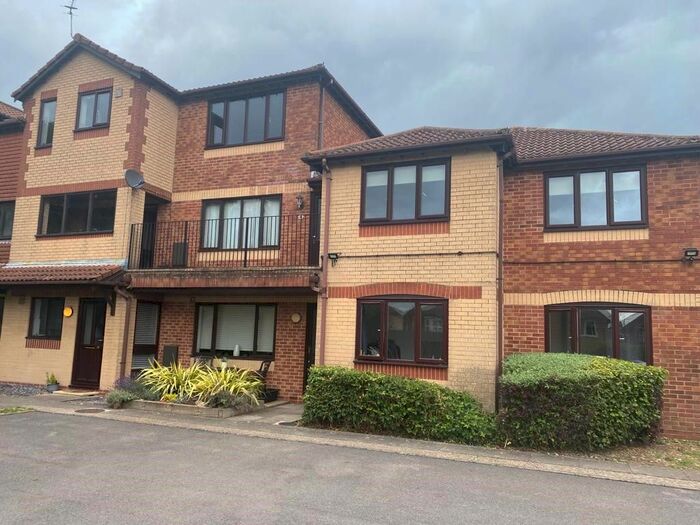 2 Bedroom Flat To Rent In Whitworth Court, Bitterne Park, Southampton, SO18