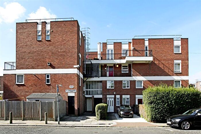 2 Bedroom Flat To Rent In Charles Darwin House, Bethnal Green, E2