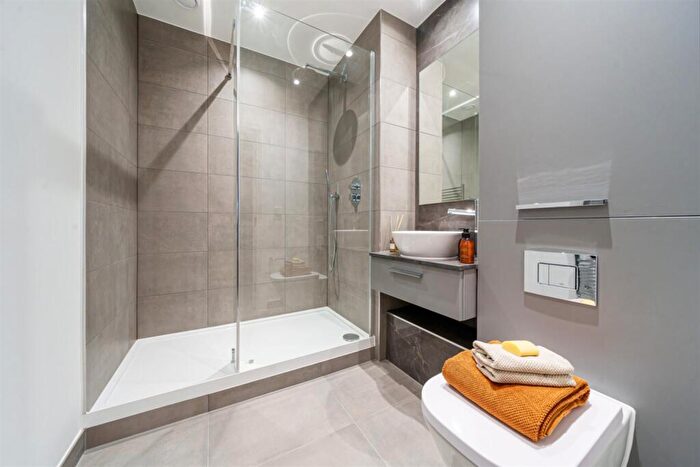 2 Bedroom Apartment To Rent In Bed, Nd Floor, Tyne, Refinery House In Anchors Point, E16