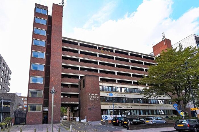 1 Bedroom Flat To Rent In Upper Richmond Road, Putney, SW15