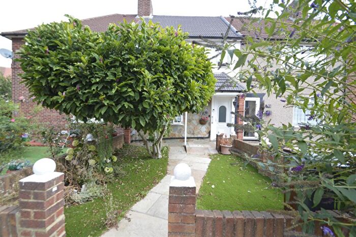 3 Bedroom Terraced House For Sale In Wood Lane, Dagenham, RM8