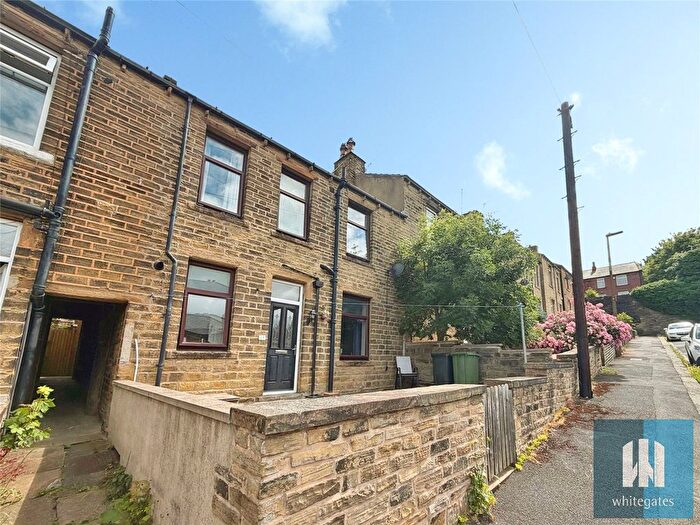2 Bedroom Terraced House For Sale In Osborne Street, Moldgreen, Huddersfield, HD5