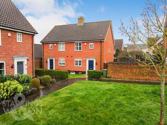 3 Bedroom Semi-Detached House To Rent In Bromedale Avenue, Mulbarton, Norwich, NR14