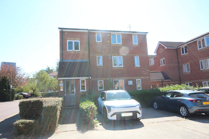 1 Bedroom Flat To Rent In Brindley Close, Wembley, Middlesex, HA0