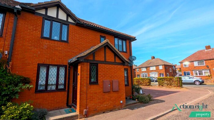 2 Bedroom Maisonette To Rent In Chesterfield Drive, Ipswich, IP1