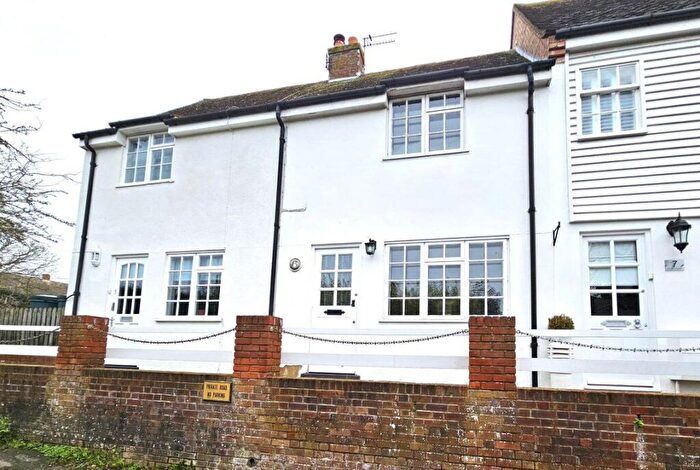 2 Bedroom Cottage To Rent In Goodban Square Ash Kent, CT3