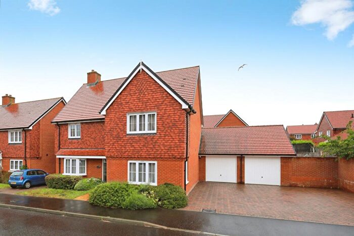 5 Bedroom Detached House For Sale In Hawthorn Way, Hellingly, Hailsham, BN27