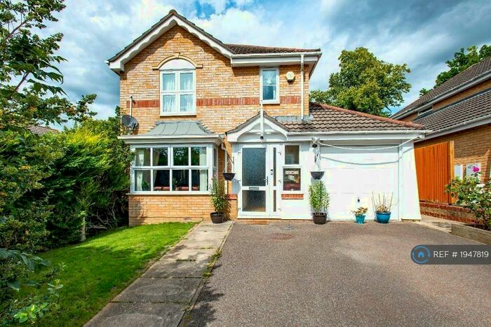 4 Bedroom Detached House To Rent In Penhale Close, Orpington, BR6