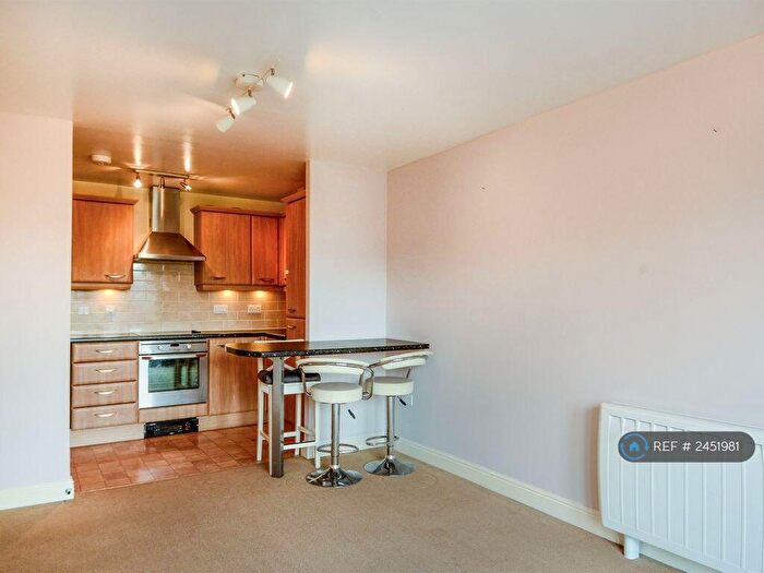 2 Bedroom Flat To Rent In Bluebell Way, Carterton, OX18